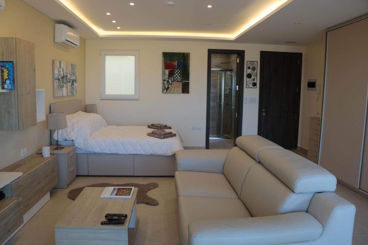 Wileg 4A Luxury Studio Apartment With Shared Swimming Pool. Qala Kültér fotó
